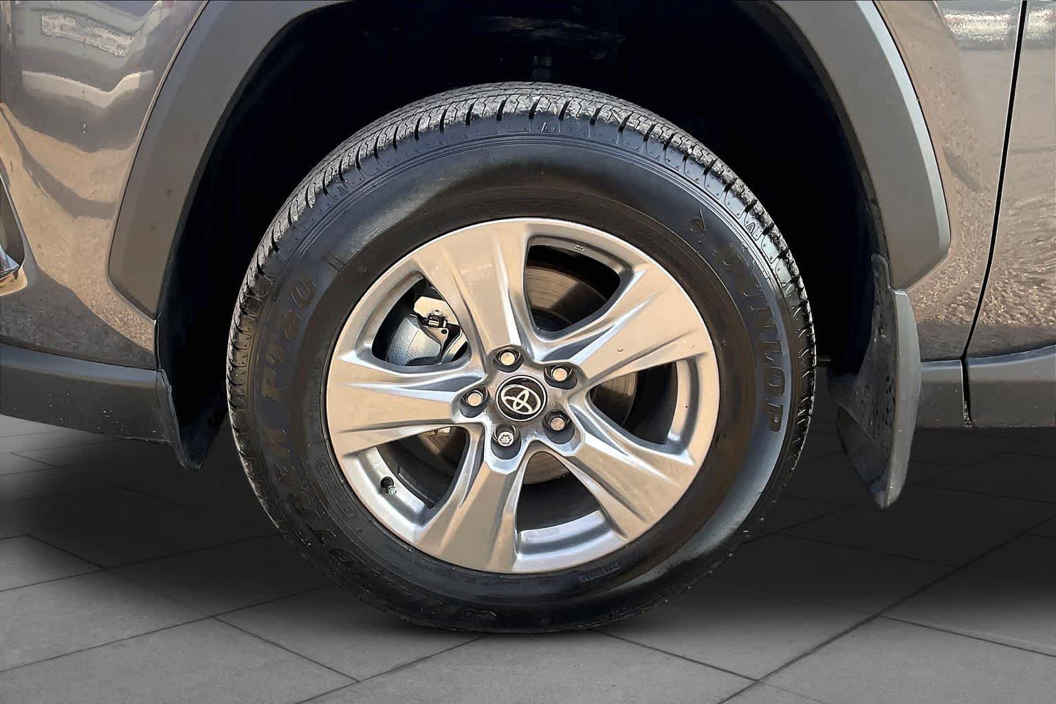 Used 2025 Toyota RAV4 XLE FWD image 11