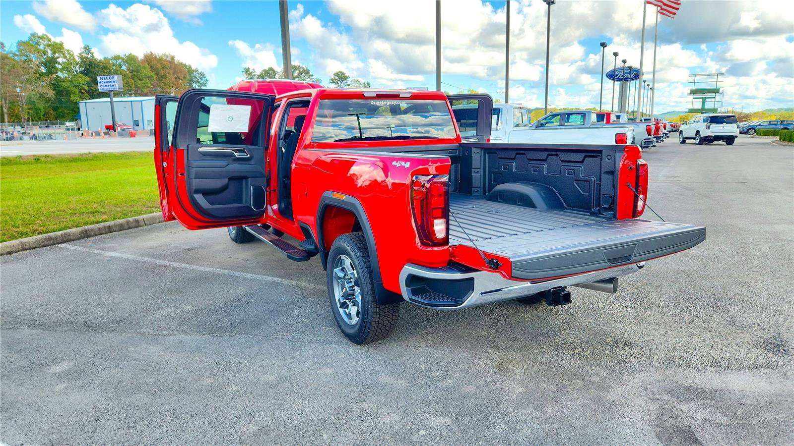 Used 2025 GMC Sierra 2500 SLE image 10