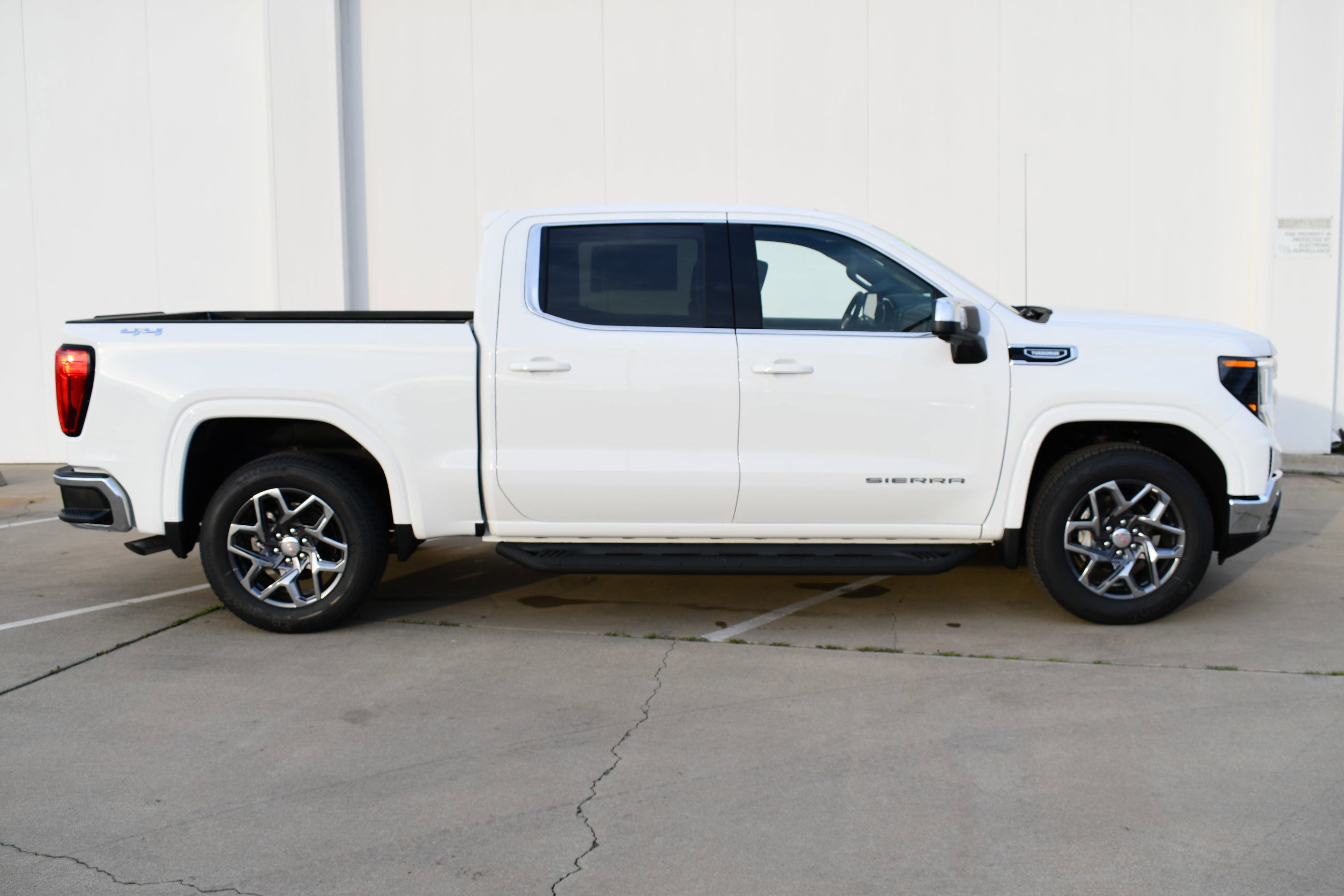 New 2026 GMC Sierra 1500 SLE w/ Preferred Package image 5
