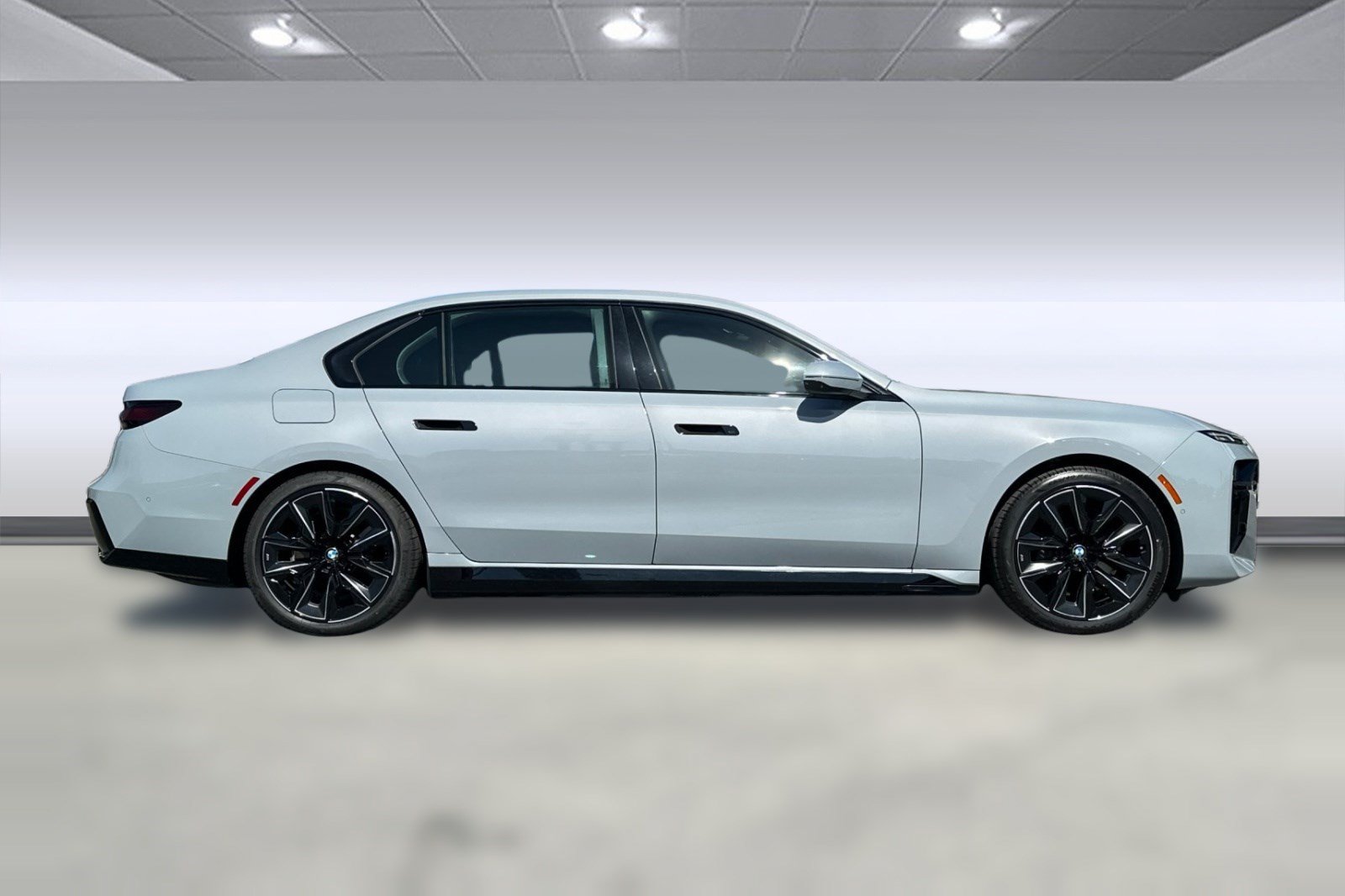 Certified 2023 BMW i7 xDrive60 AWD/4WD image 8