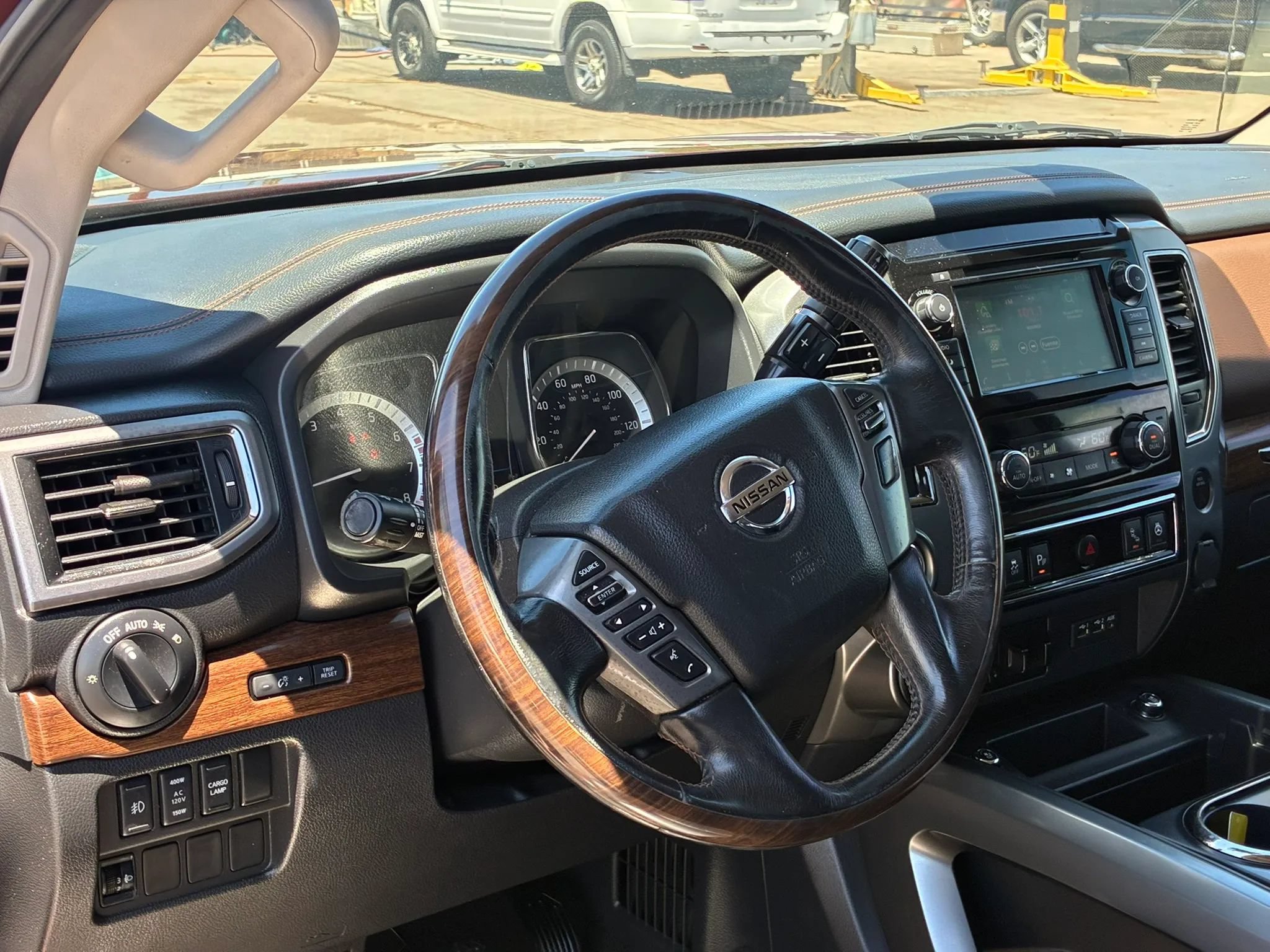Used 2019 Nissan Titan Platinum Reserve AWD/4WD image 17