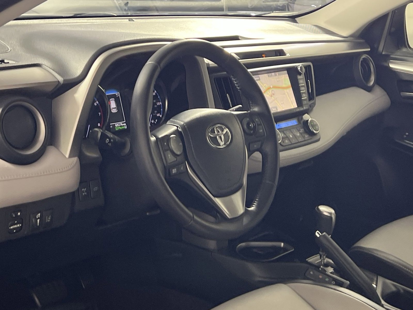 Used 2016 Toyota RAV4 Limited image 13