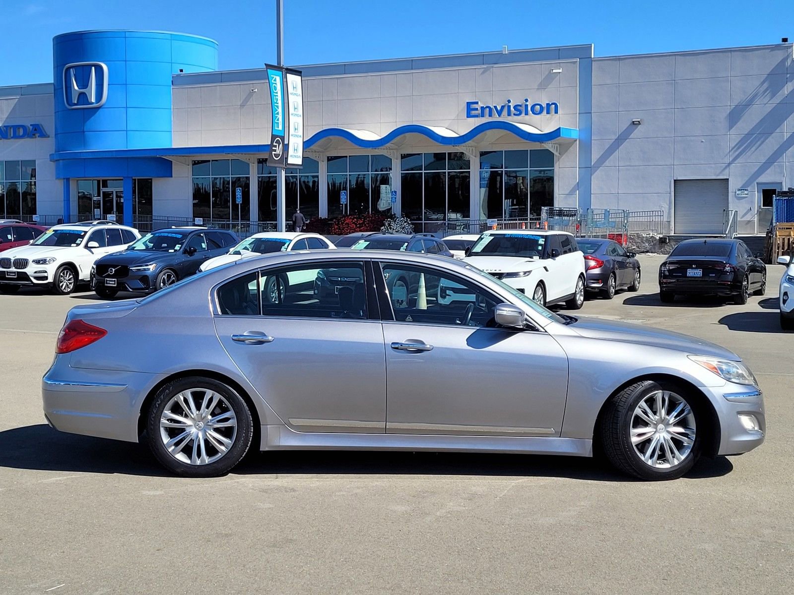 Used 2012 Hyundai Genesis 4.6 image 4