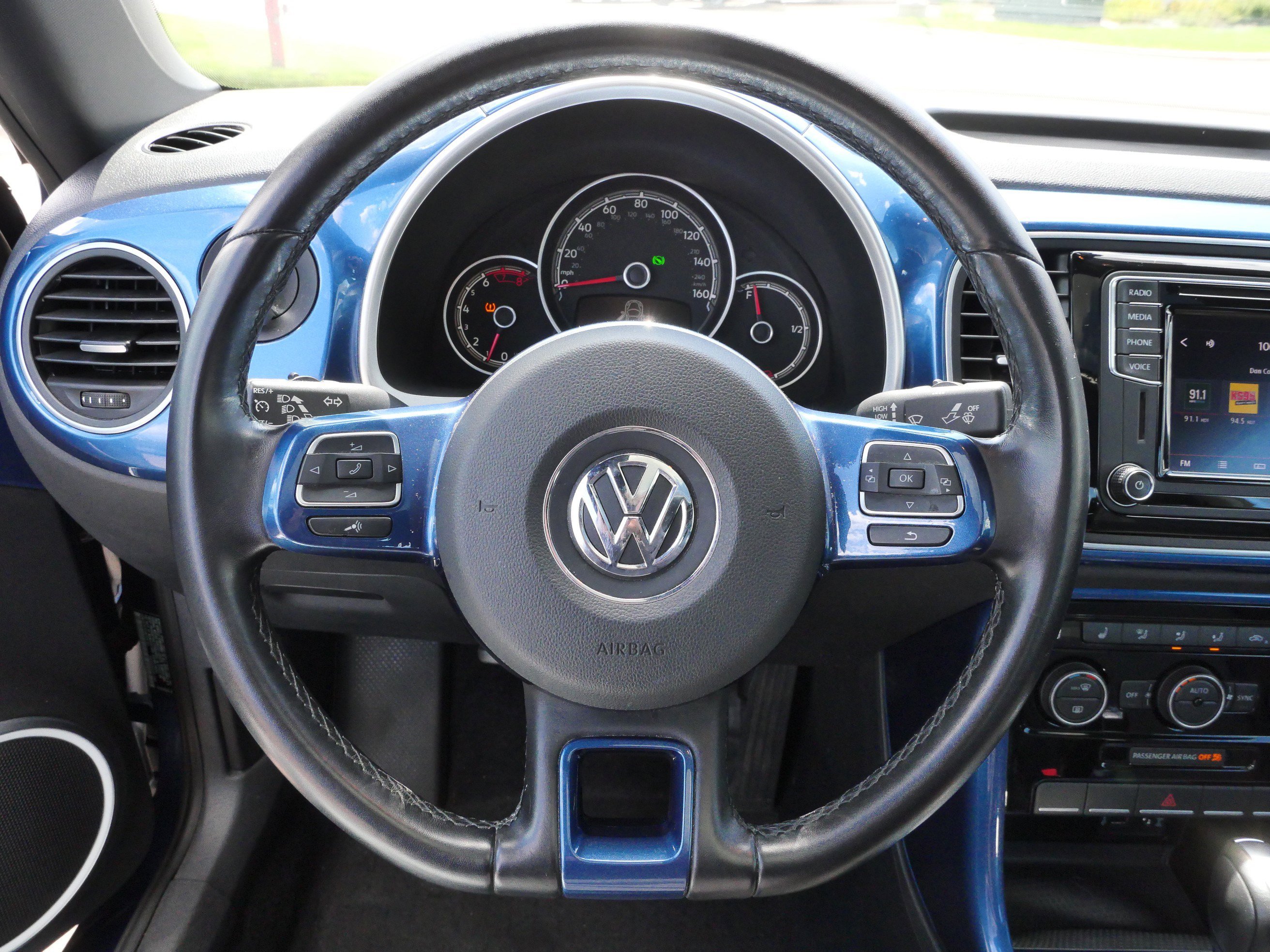 Used 2019 Volkswagen Beetle 2.0T SE FWD image 26