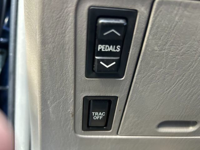 Used 2005 Toyota Camry XLE w/ VSC & Side Airbag Pkg FWD image 20