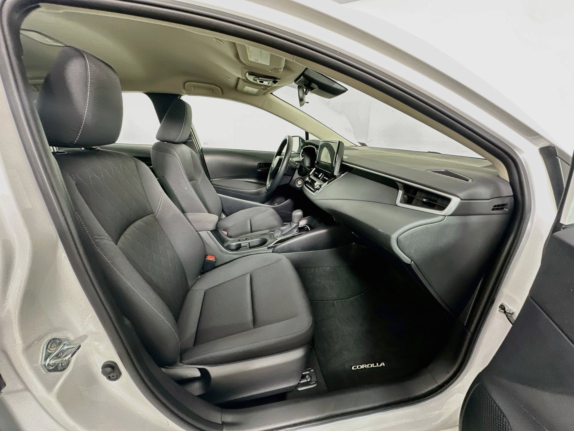 Used 2026 Toyota Corolla LE FWD image 30