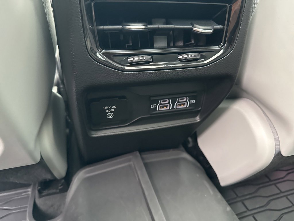 Used 2022 Jeep Grand Cherokee Overland w/ Luxury Tech Group IV image 42