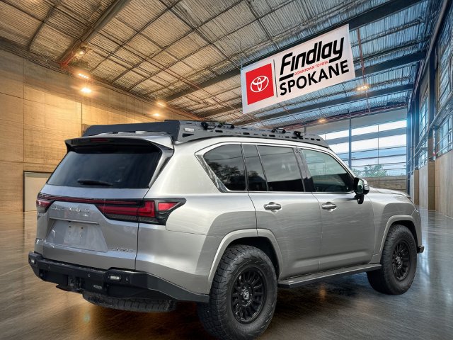 Used 2022 Lexus LX 600 4WD w/ Luxury Package image 4