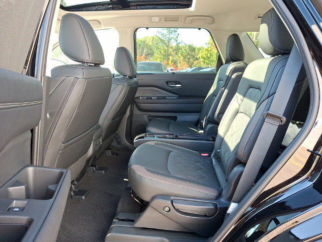 New 2026 Nissan Pathfinder Platinum w/ Accent Package AWD/4WD image 9