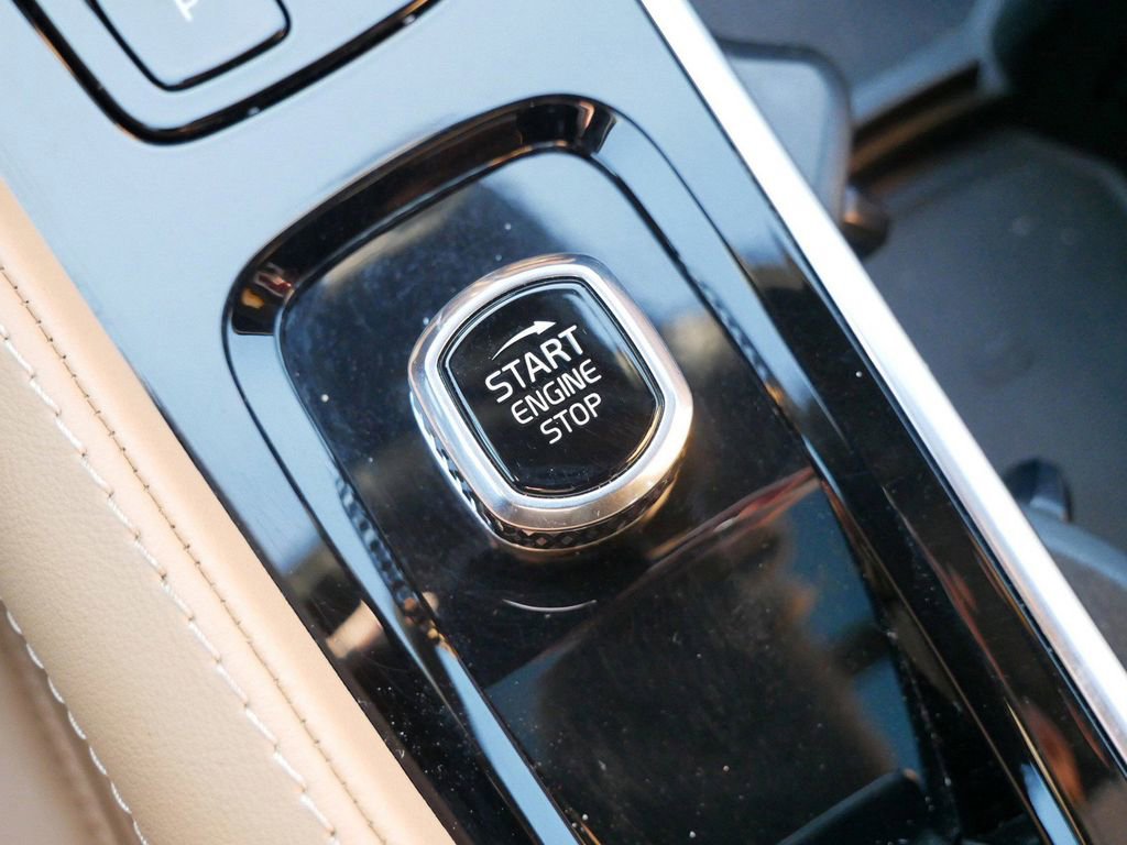Used 2023 Volvo XC90 T8 Ultimate image 28