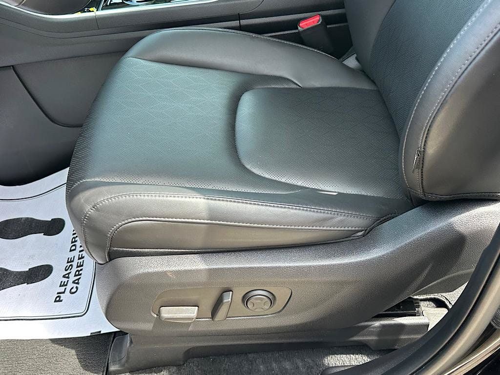 Used 2025 Kia Carnival SX w/ SX Dark Edition Package FWD image 13
