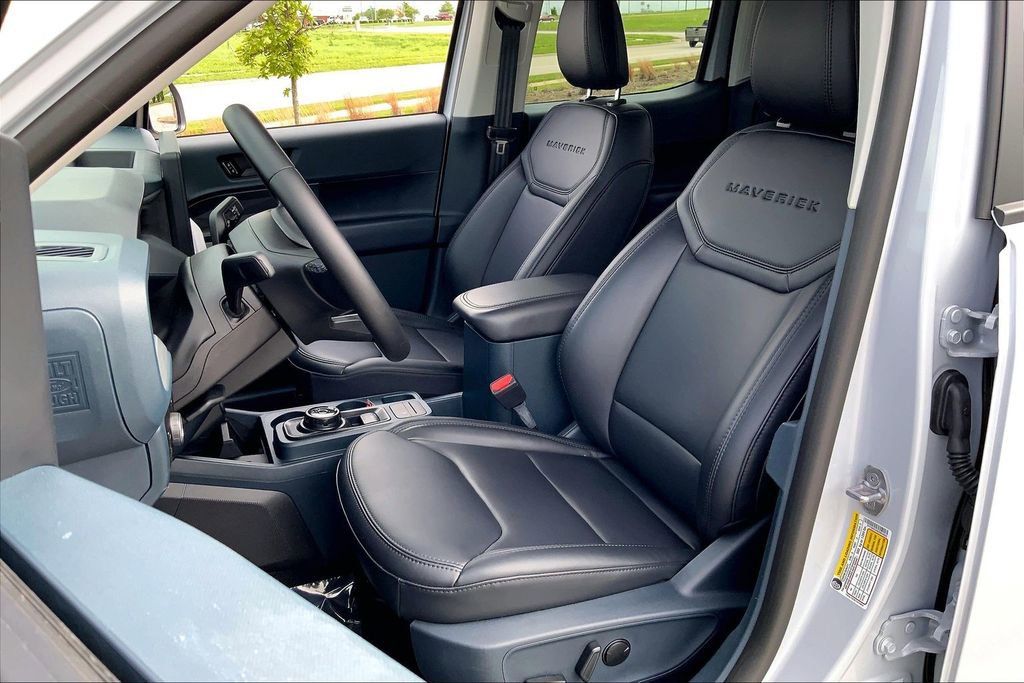 Used 2025 Ford Maverick Lariat w/ Black Appearance Package AWD/4WD image 23