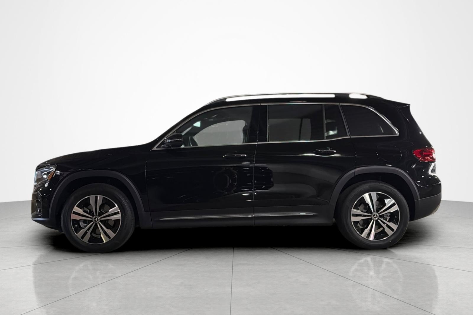 New 2026 Mercedes-Benz GLB 250 image 2