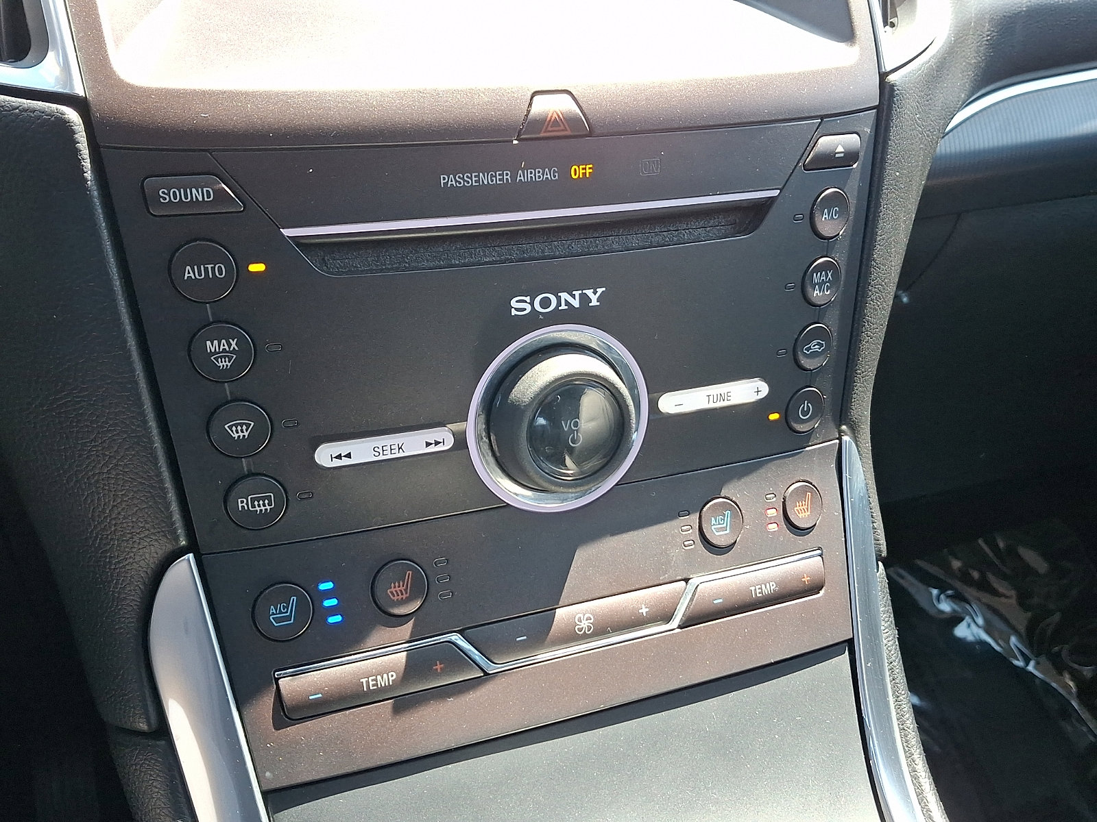 Used 2016 Ford Edge Titanium w/ Equipment Group 301A AWD/4WD image 16