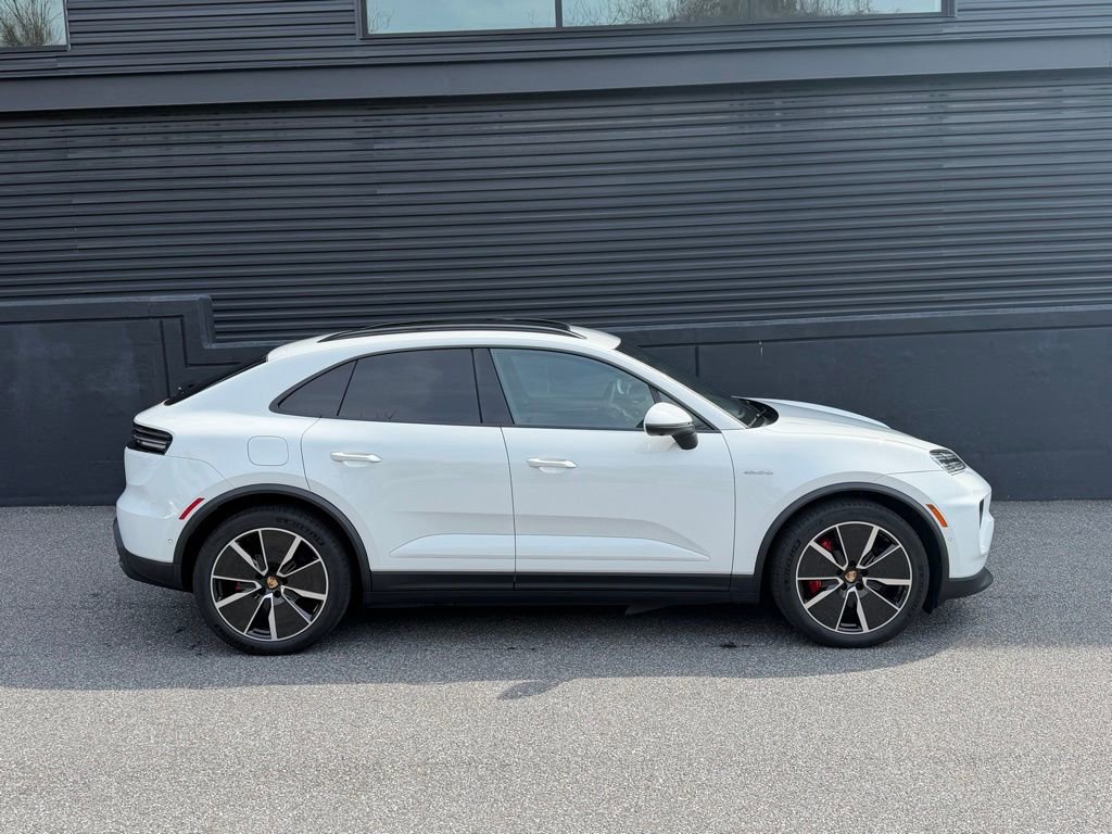 New 2025 Porsche Macan 4S Electric image 11