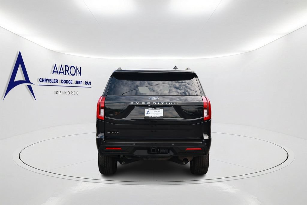 Used 2025 Ford Expedition Active RWD image 5