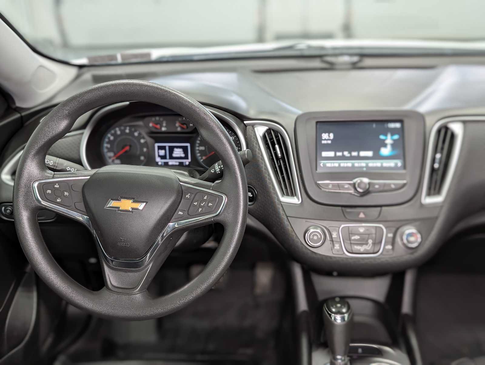 Used 2018 Chevrolet Malibu LS FWD image 5