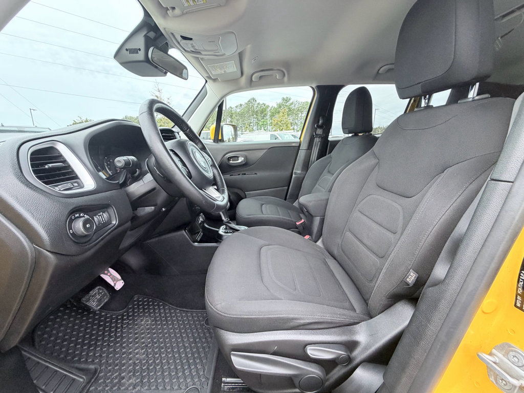 Used 2018 Jeep Renegade Latitude w/ Cold Weather Group FWD image 19