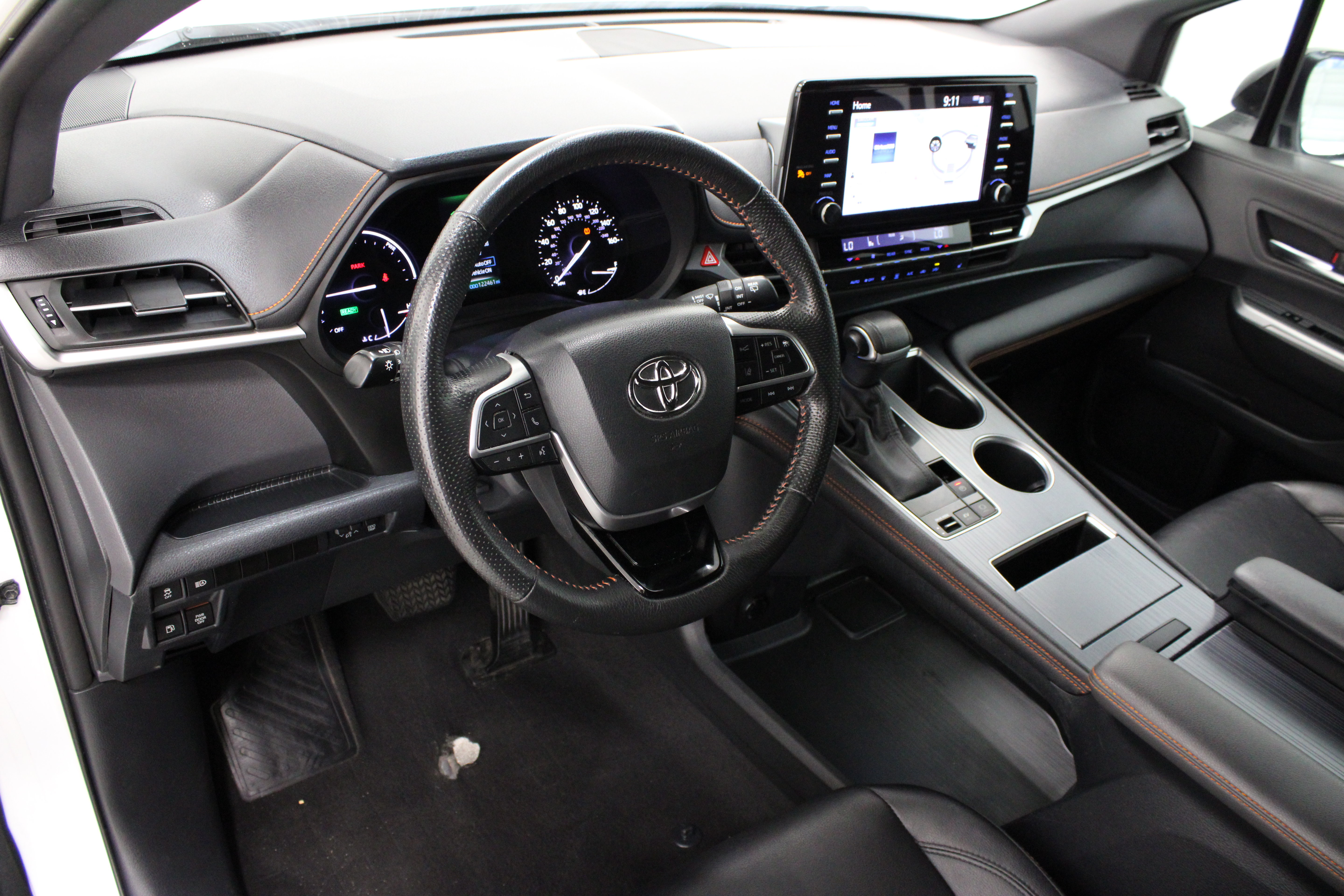 Used 2023 Toyota Sienna XSE FWD image 13