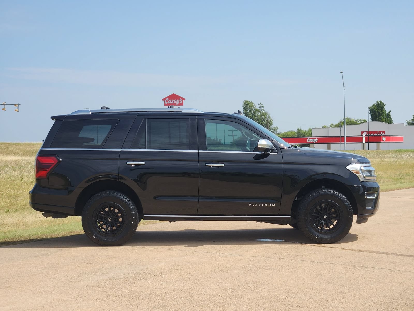 Used 2023 Ford Expedition Platinum AWD/4WD image 7