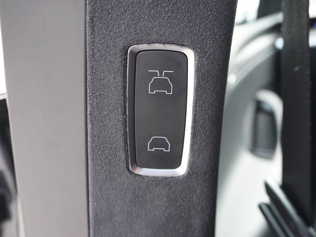 Used 2022 Tesla Model X image 58