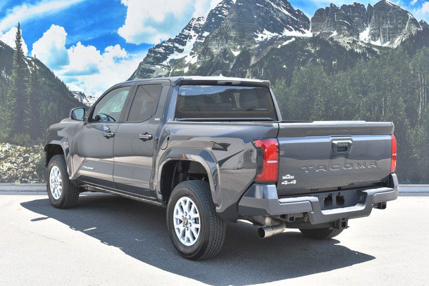 Certified 2025 Toyota Tacoma SR5 AWD/4WD image 9