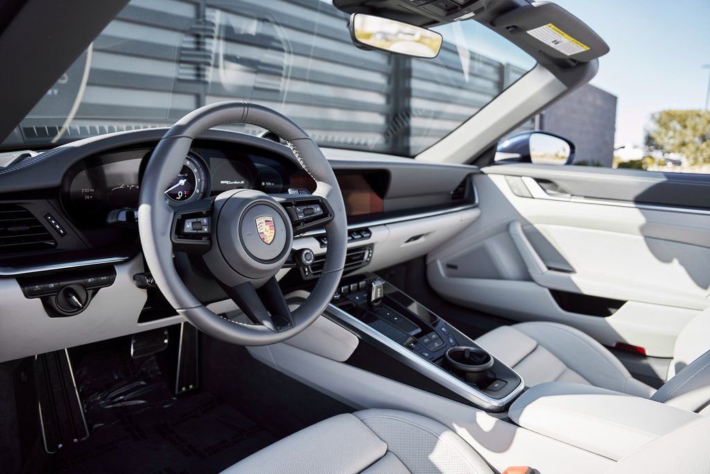 Used 2022 Porsche 911 Turbo S image 2