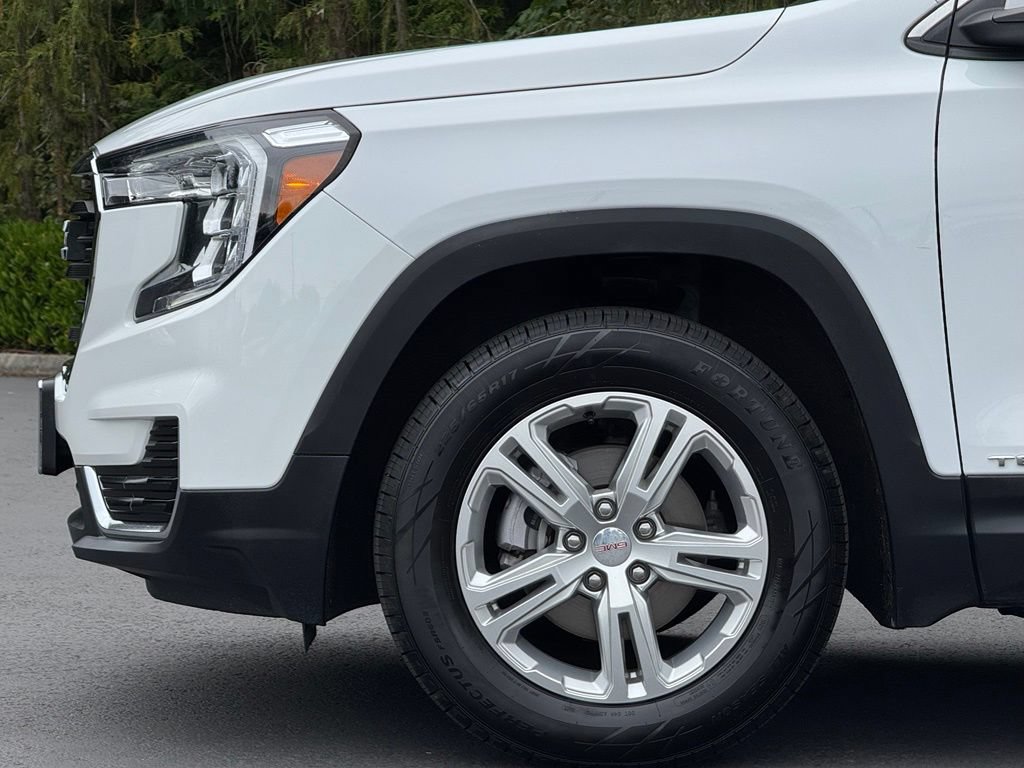 Used 2024 GMC Terrain SLE AWD/4WD image 4