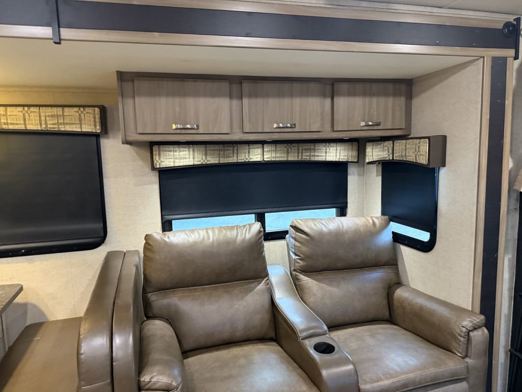 Used 2017 Ford E-450 and Econoline 450 Super Duty w/ Motorhome Prep Package RWD image 58