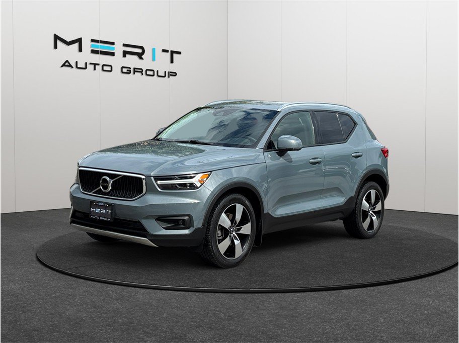 Used 2021 Volvo XC40 T5 Momentum w/ Premium Package AWD/4WD image 4