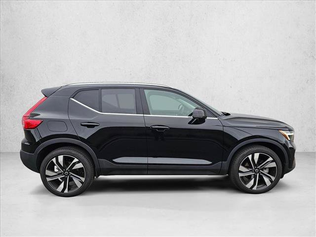Used 2025 Volvo XC40 B5 Plus AWD/4WD image 6