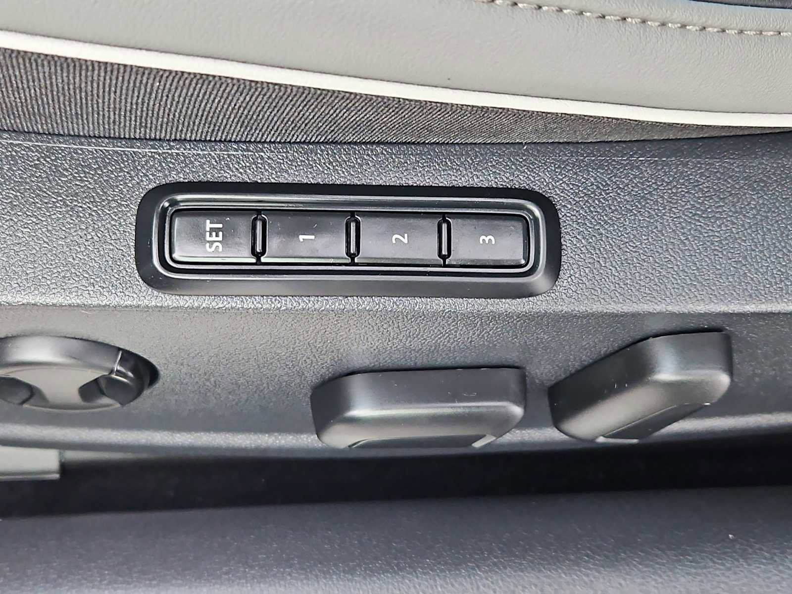 Used 2023 Volkswagen Arteon SEL AWD/4WD image 21