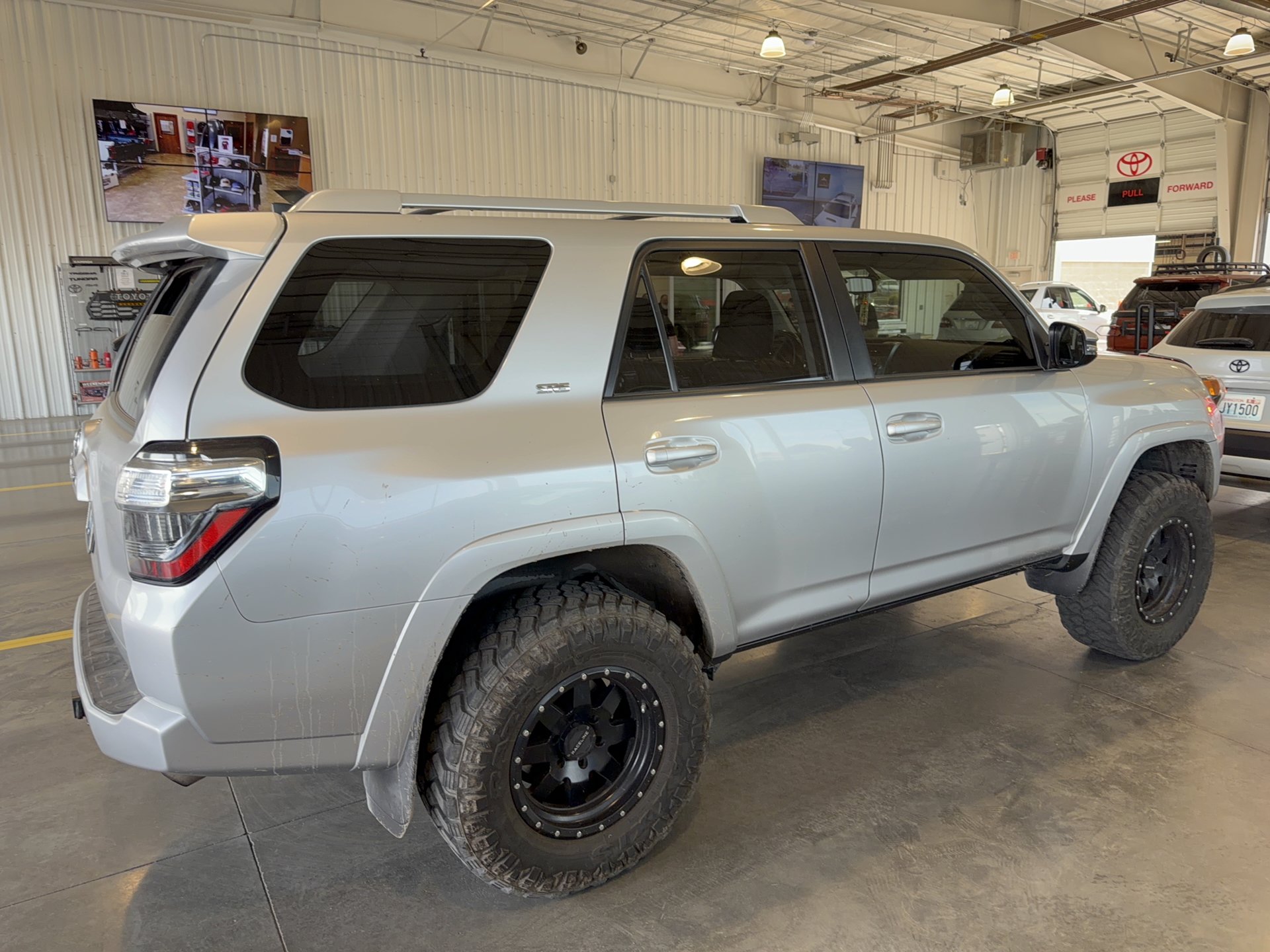Used 2018 Toyota 4Runner SR5 Premium AWD/4WD image 44