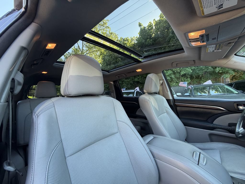 Used 2014 Toyota Highlander Limited Platinum AWD/4WD image 23
