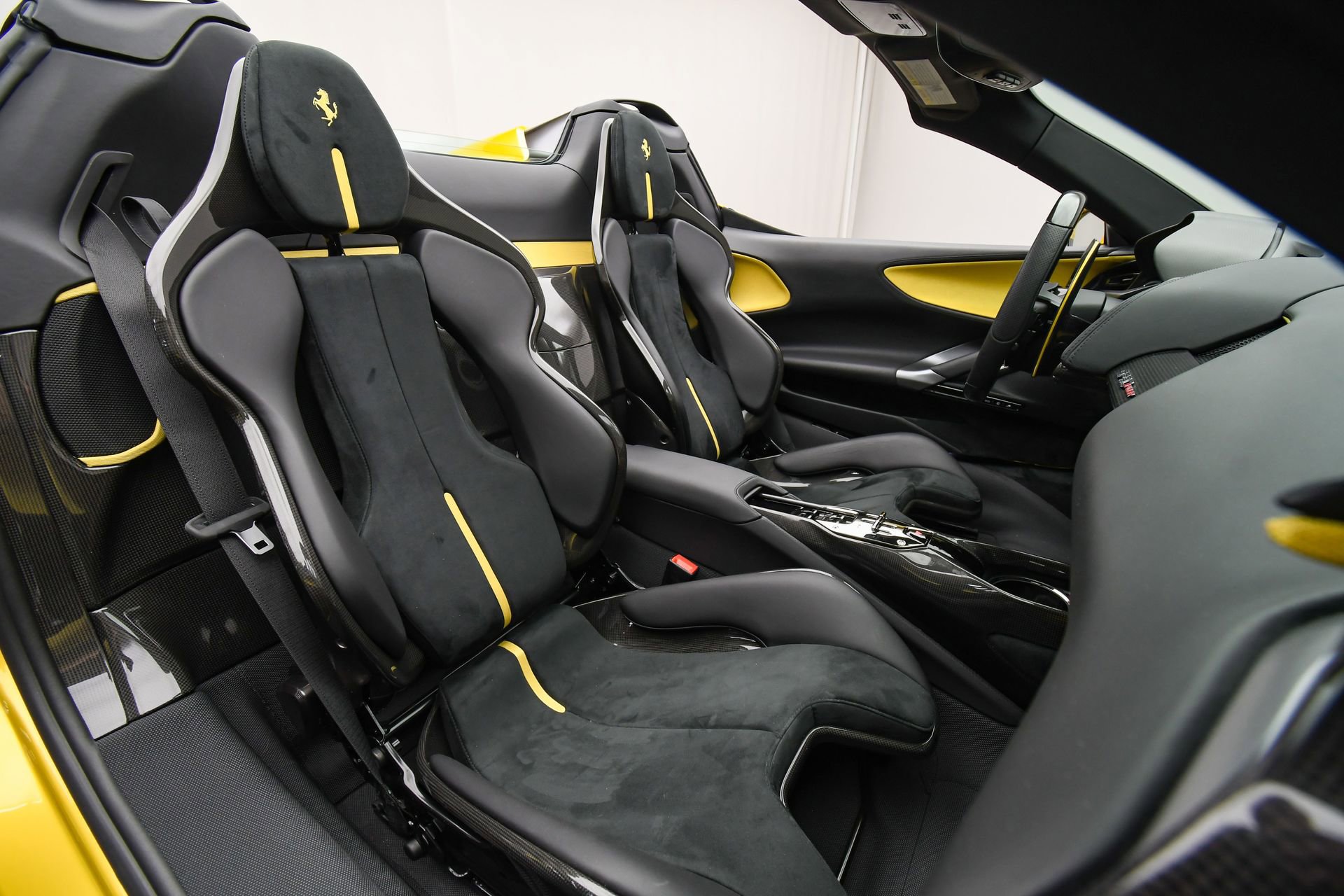 Used 2022 Ferrari SF90 Spider image 15