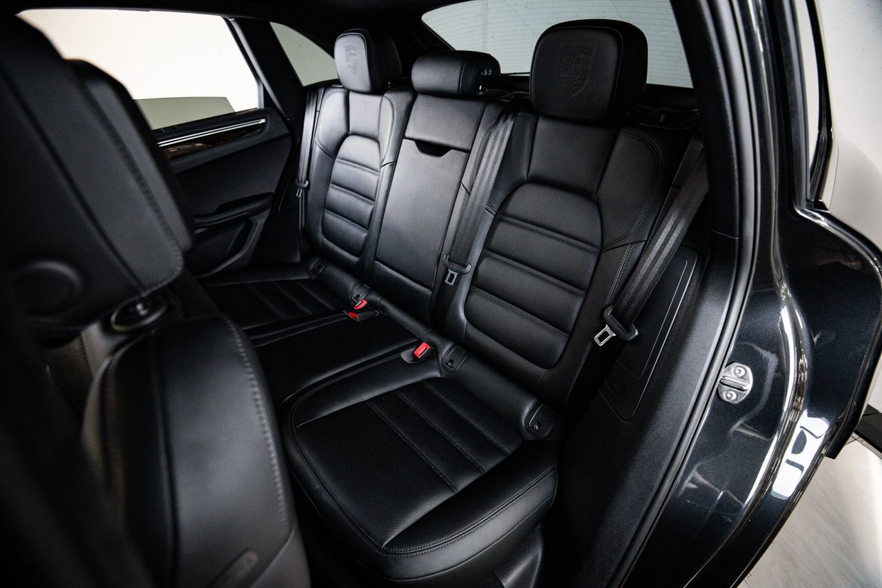 Certified 2021 Porsche Macan Turbo AWD/4WD image 24