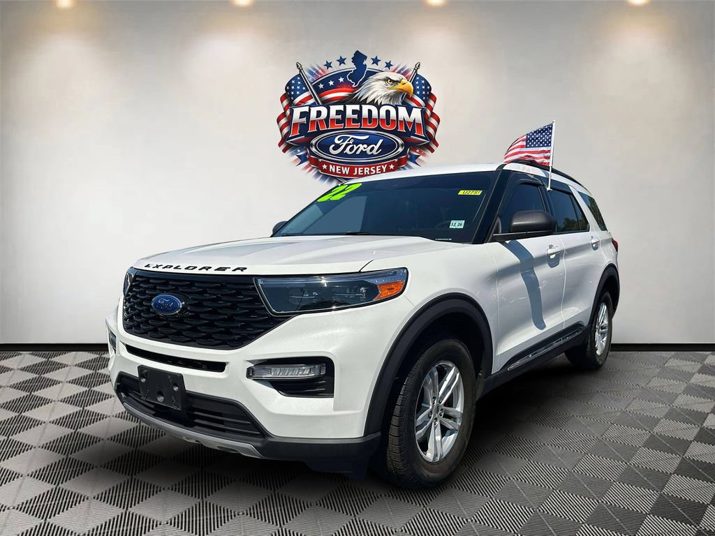 Used 2022 Ford Explorer XLT w/ Equipment Group 202A AWD/4WD image 2