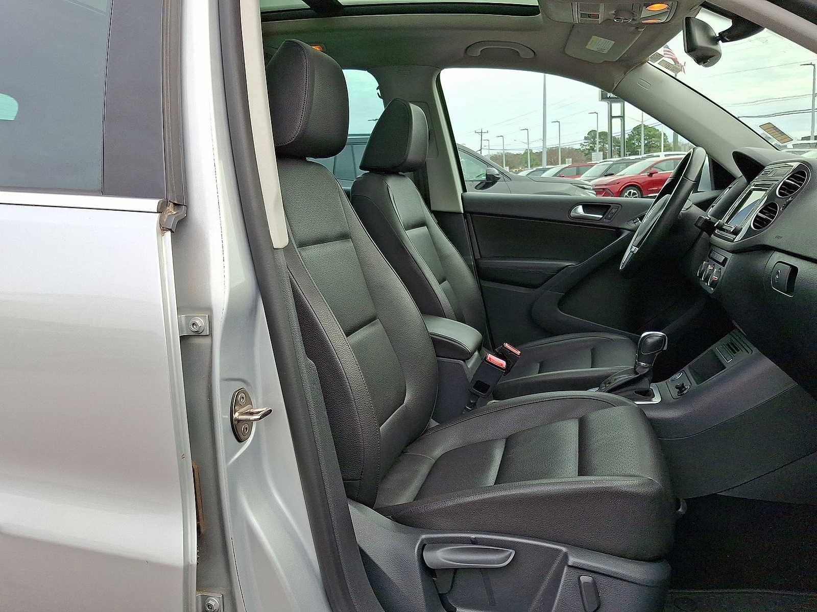 Used 2016 Volkswagen Tiguan SE image 34