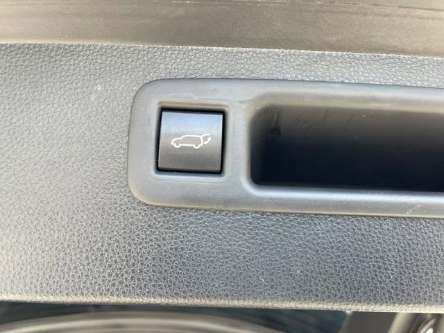Used 2022 Toyota Highlander XLE AWD/4WD image 17