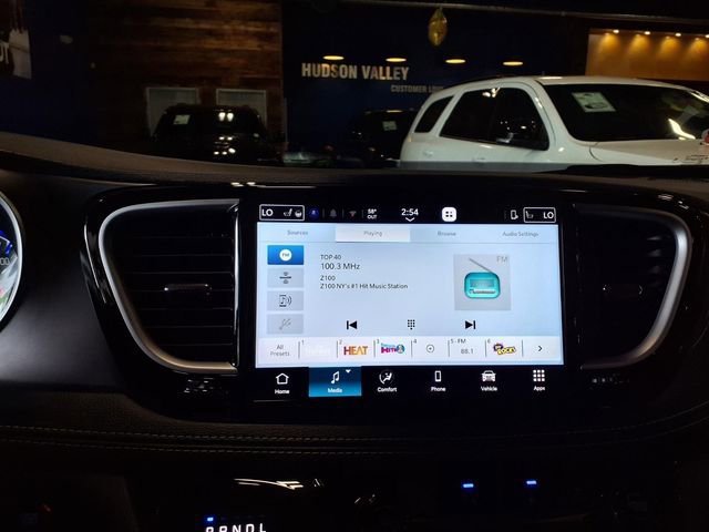 Used 2026 Chrysler Pacifica Select FWD image 24