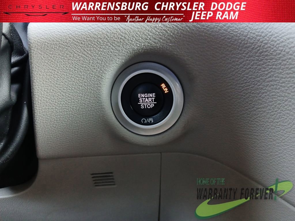 Used 2023 Chrysler Pacifica Touring-L image 32