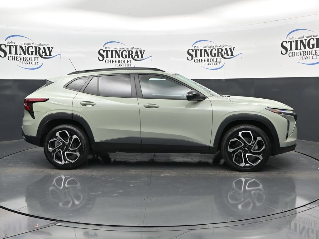 Used 2024 Chevrolet Trax RS w/ Sunroof Package FWD image 8