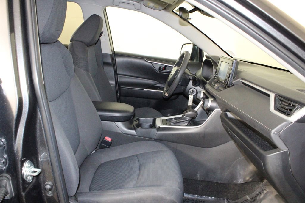 Used 2020 Toyota RAV4 LE image 14