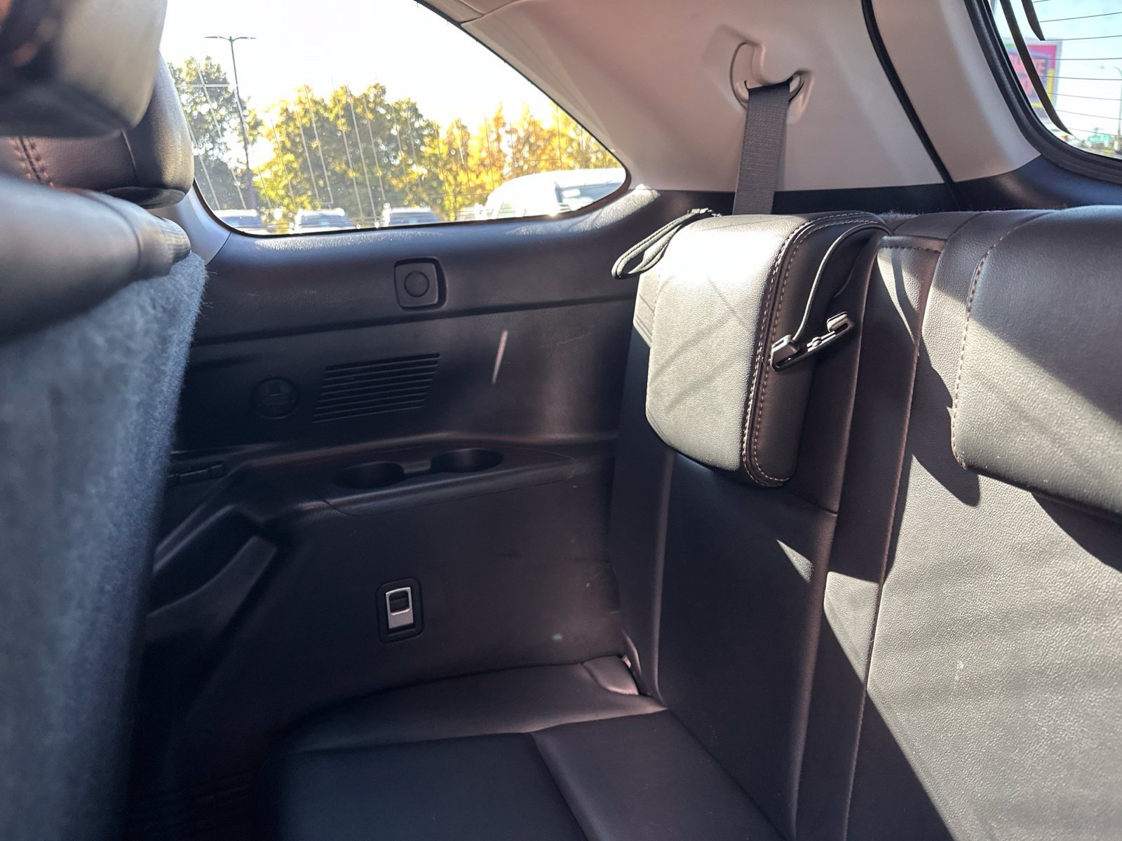 Used 2017 Toyota Highlander Limited Platinum FWD image 30