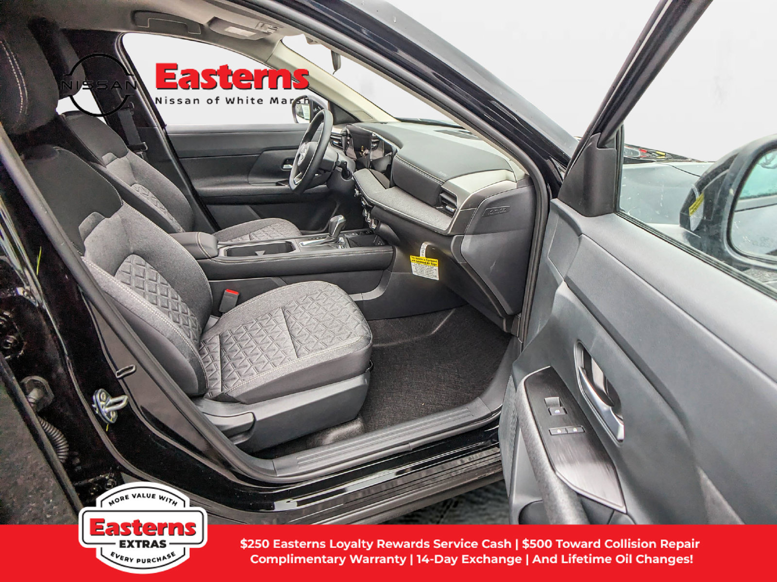 Used 2025 Nissan Kicks SV AWD/4WD image 14