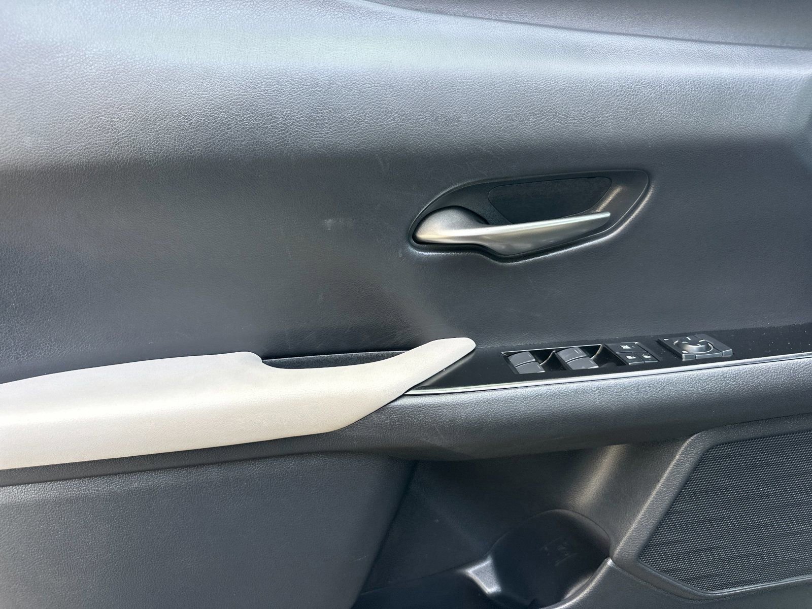 Used 2019 Lexus UX 200 w/ Premium Package image 11