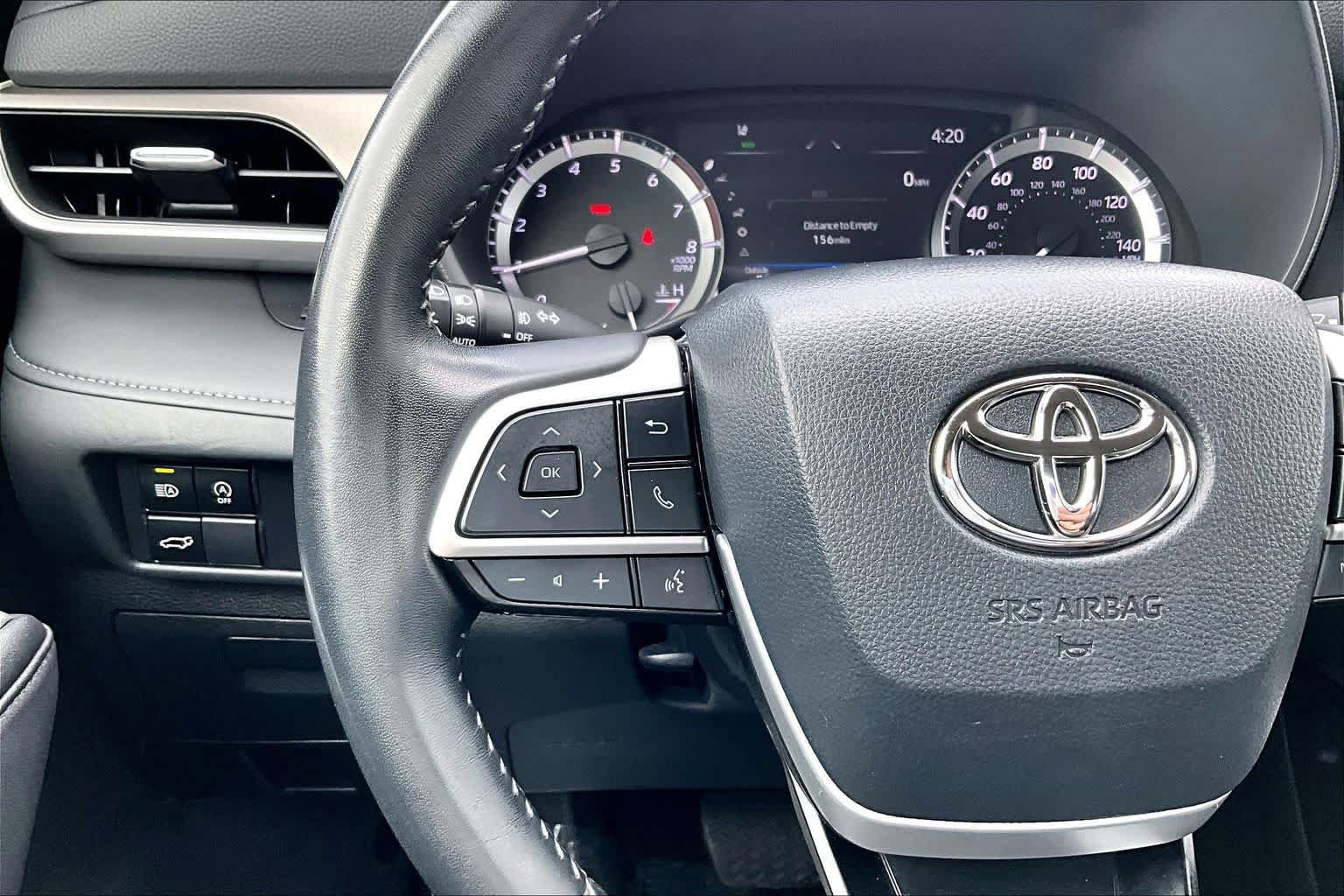 Used 2024 Toyota Highlander LE AWD/4WD image 24