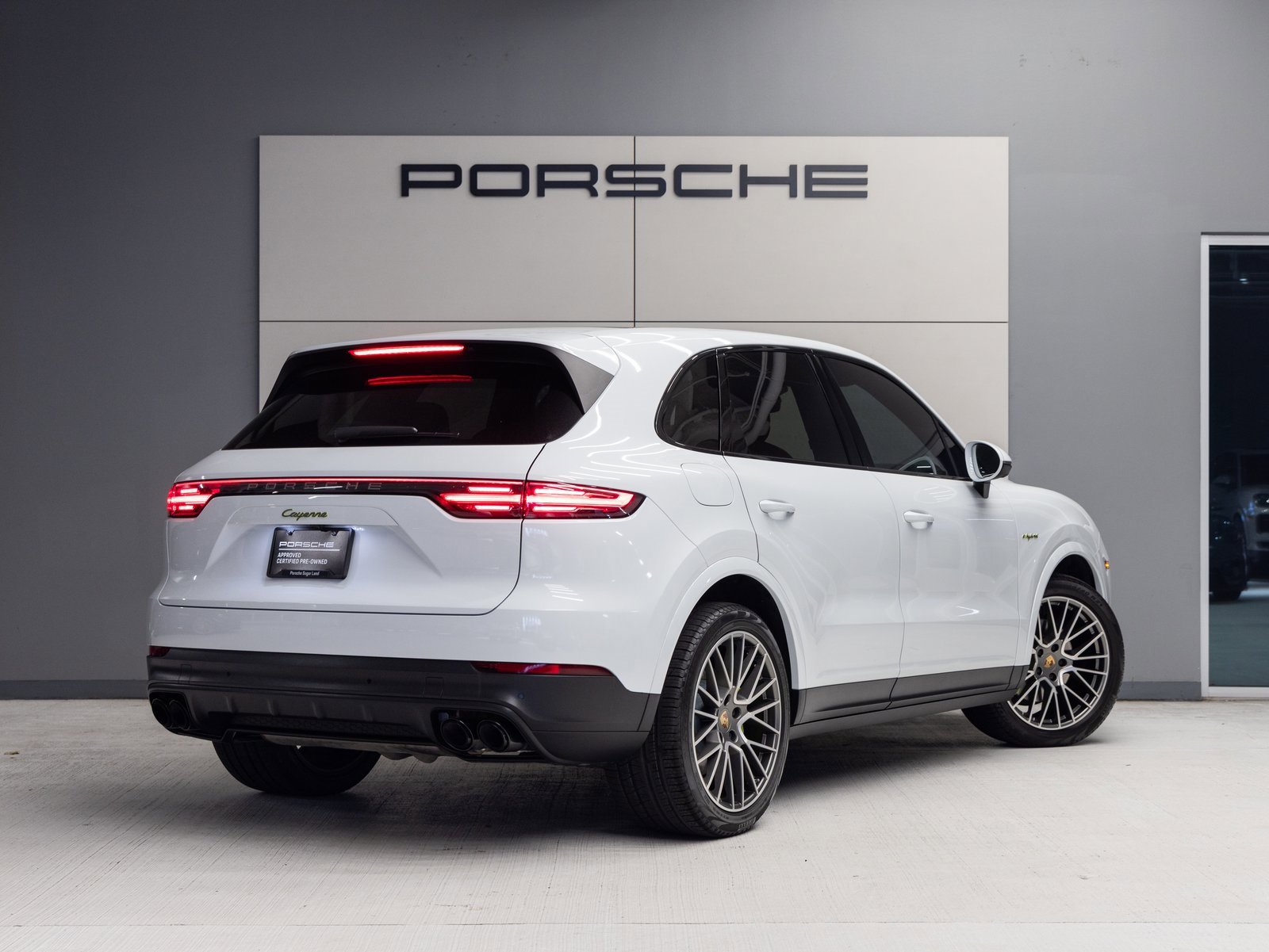 Used 2023 Porsche Cayenne image 7