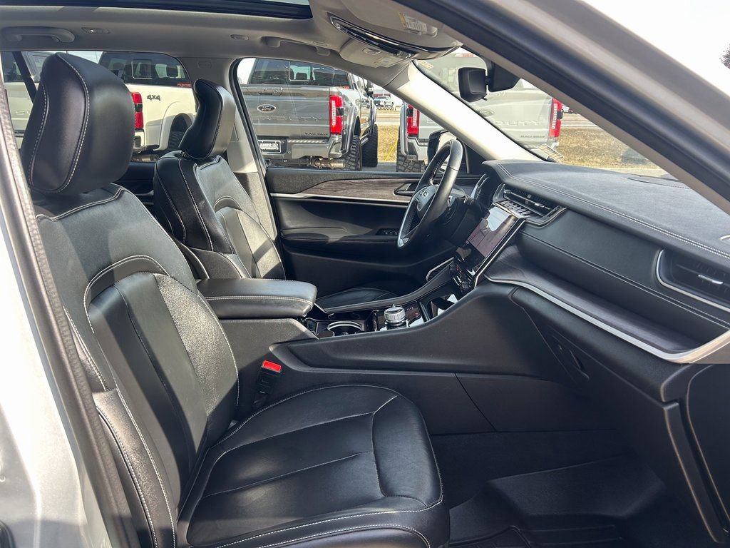 Used 2022 Jeep Grand Cherokee Limited image 19