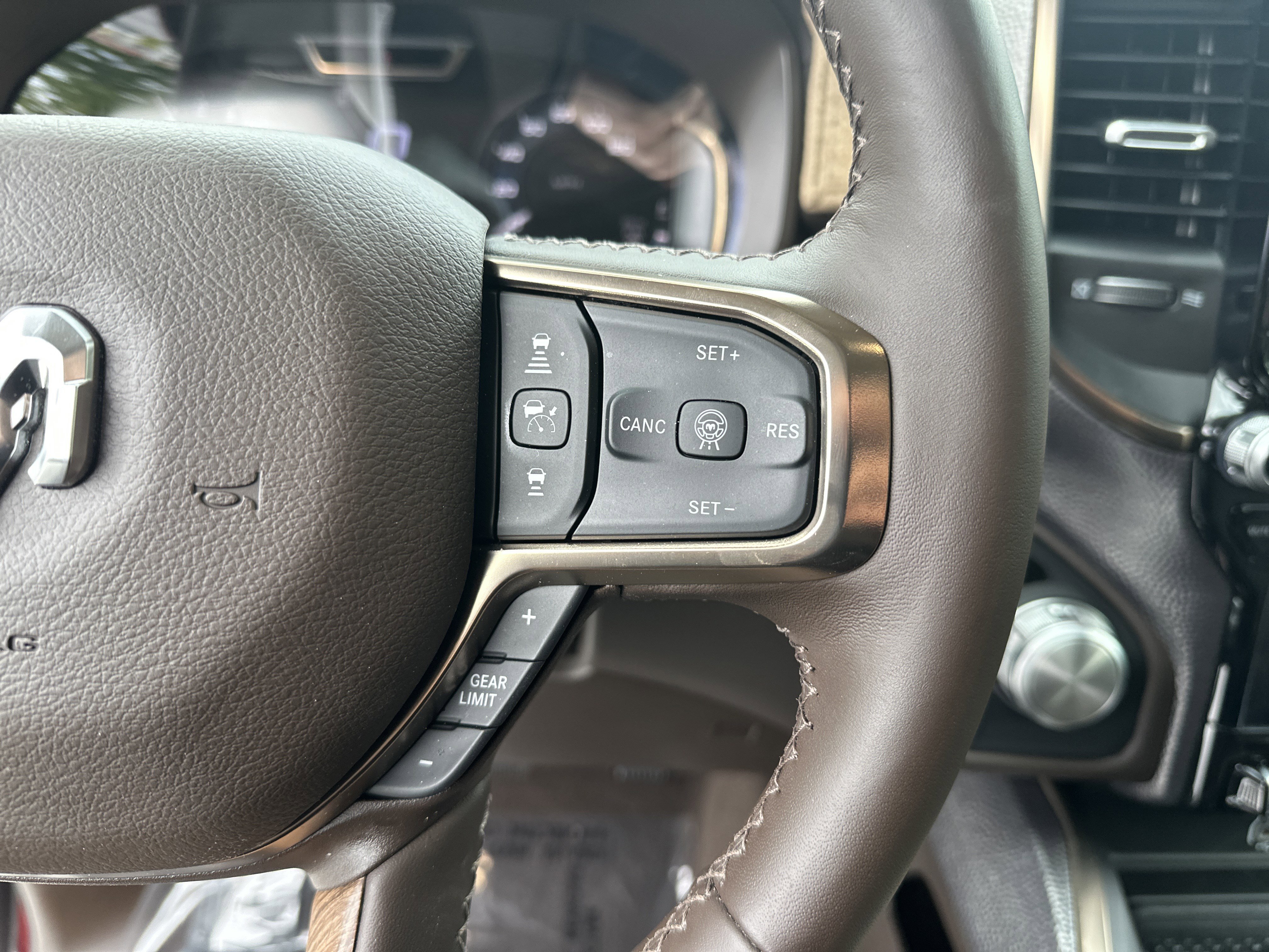 Used 2025 RAM 1500 Limited AWD/4WD image 20